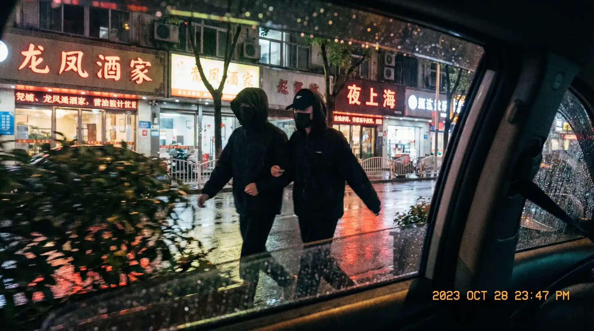 伟德国际娱乐 - 顶流明星深夜密会现场抓拍照片